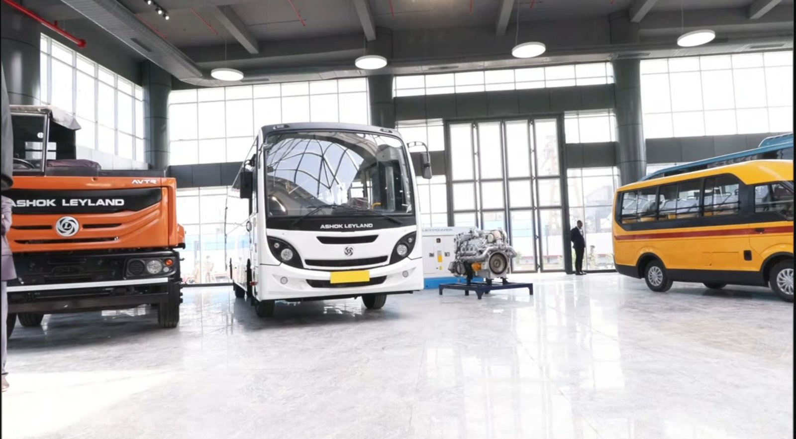 लखनऊ में अशोक लेलैंड के इलेक्ट्रिक वाहन विनिर्माण संयंत्र का उद्घाटन