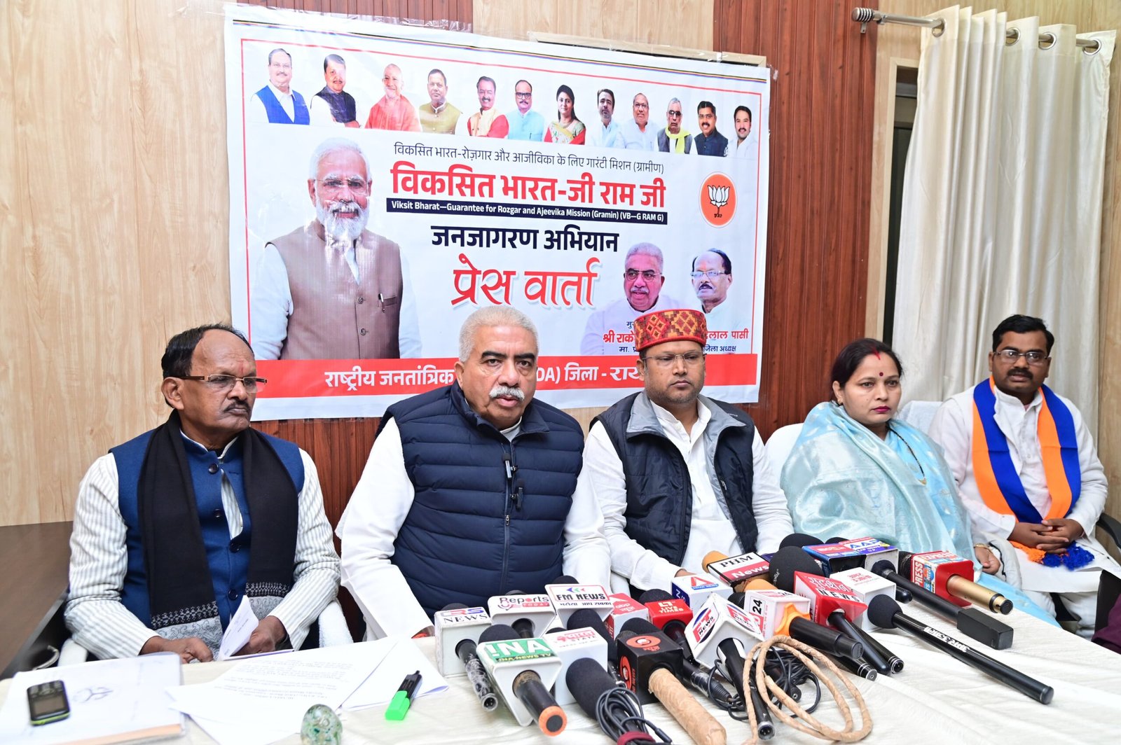 रायबरेली में प्रभारी मंत्री राकेश सचान