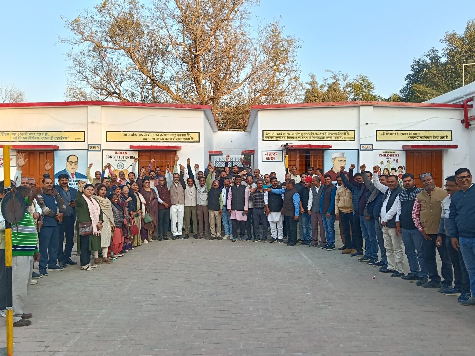 रायबरेली में शिक्षक संगठनों की संयुक्त बैठक में उपस्थित प्रतिनिधि