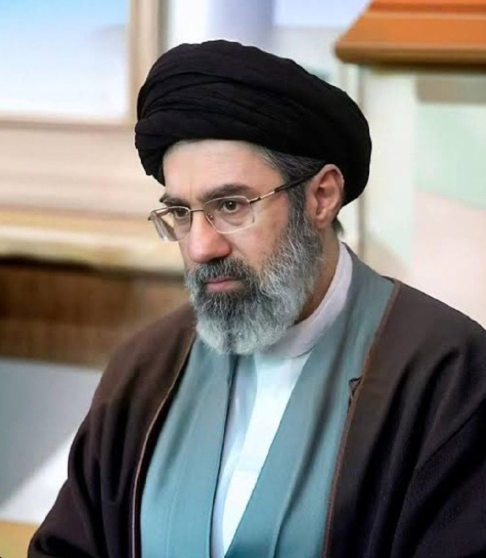 ईरान के नए सुप्रीम लीडर मोजतबा खामेनेई की सार्वजनिक तस्वीर