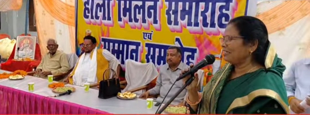 प्राथमिक विद्यालय बछरावां में होली के अवसर पर शिक्षकों का सम्मान समारोह आयोजित