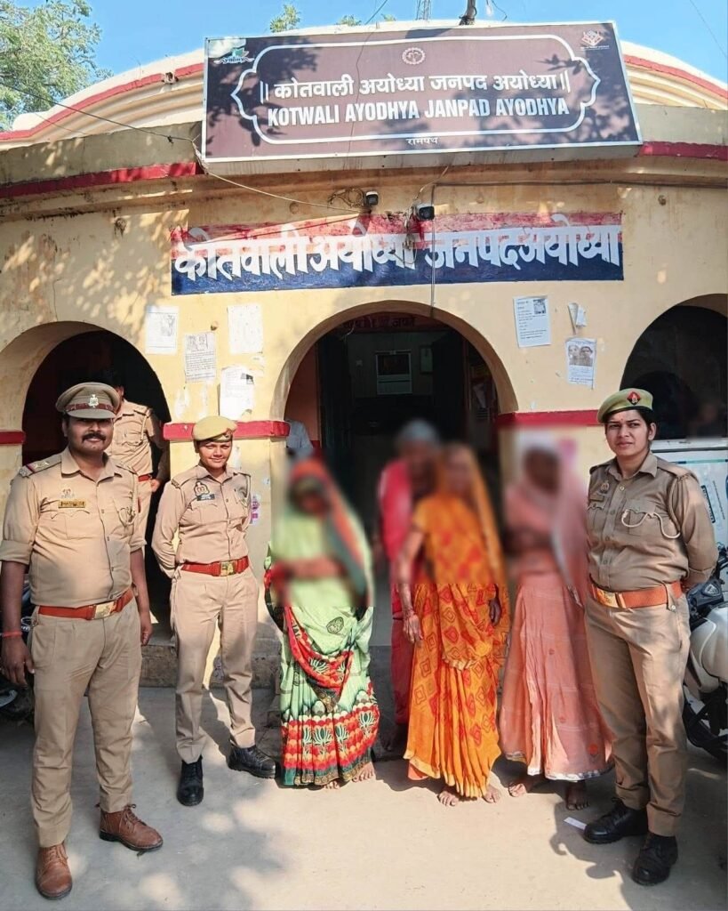 अयोध्या रामनवमी मेले में चोरी करने वाला महिला गिरोह पकड़ा, मोबाइल व नकदी बरामद