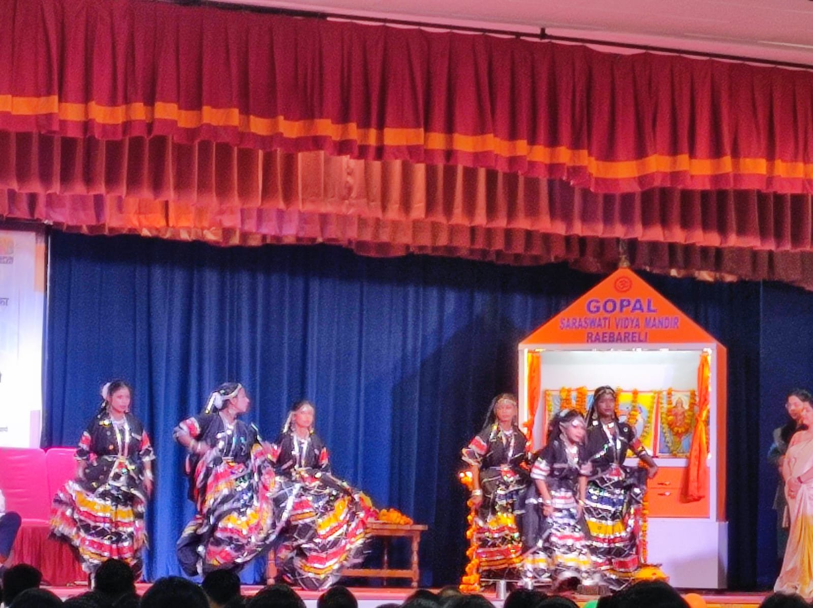 निपुण सम्मान दिवस में विद्यार्थियों द्वारा प्रस्तुत सांस्कृतिक कार्यक्रम