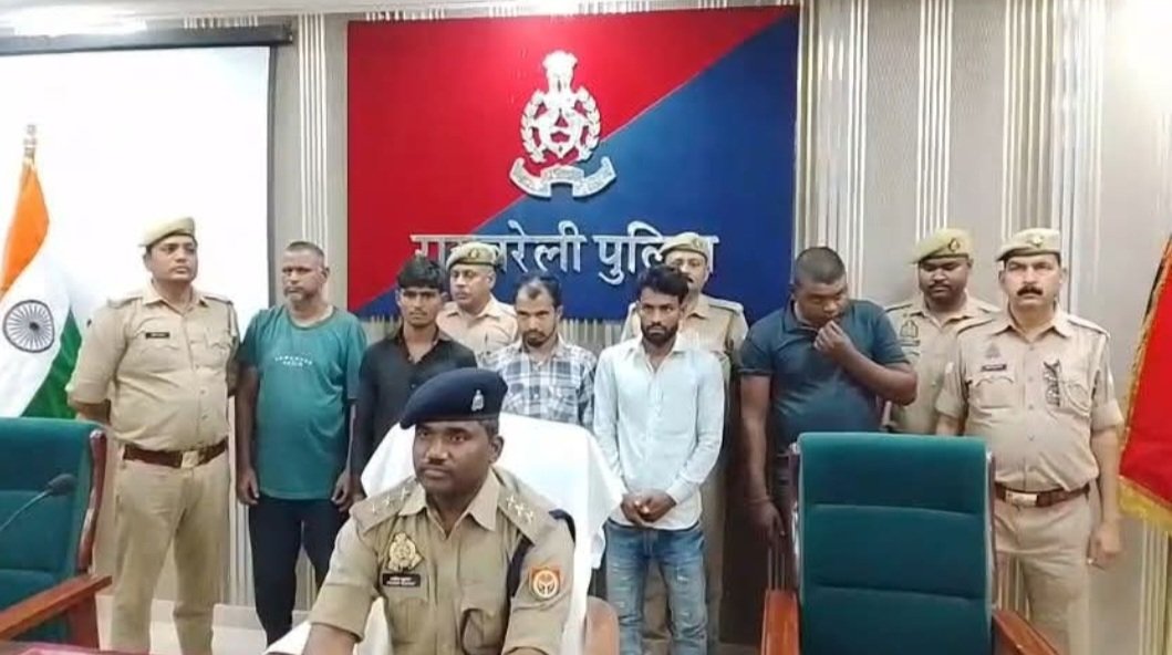 रायबरेली में पुलिस द्वारा पकड़े गए बिजली तार चोरी गैंग के आरोपी और बरामद तार
