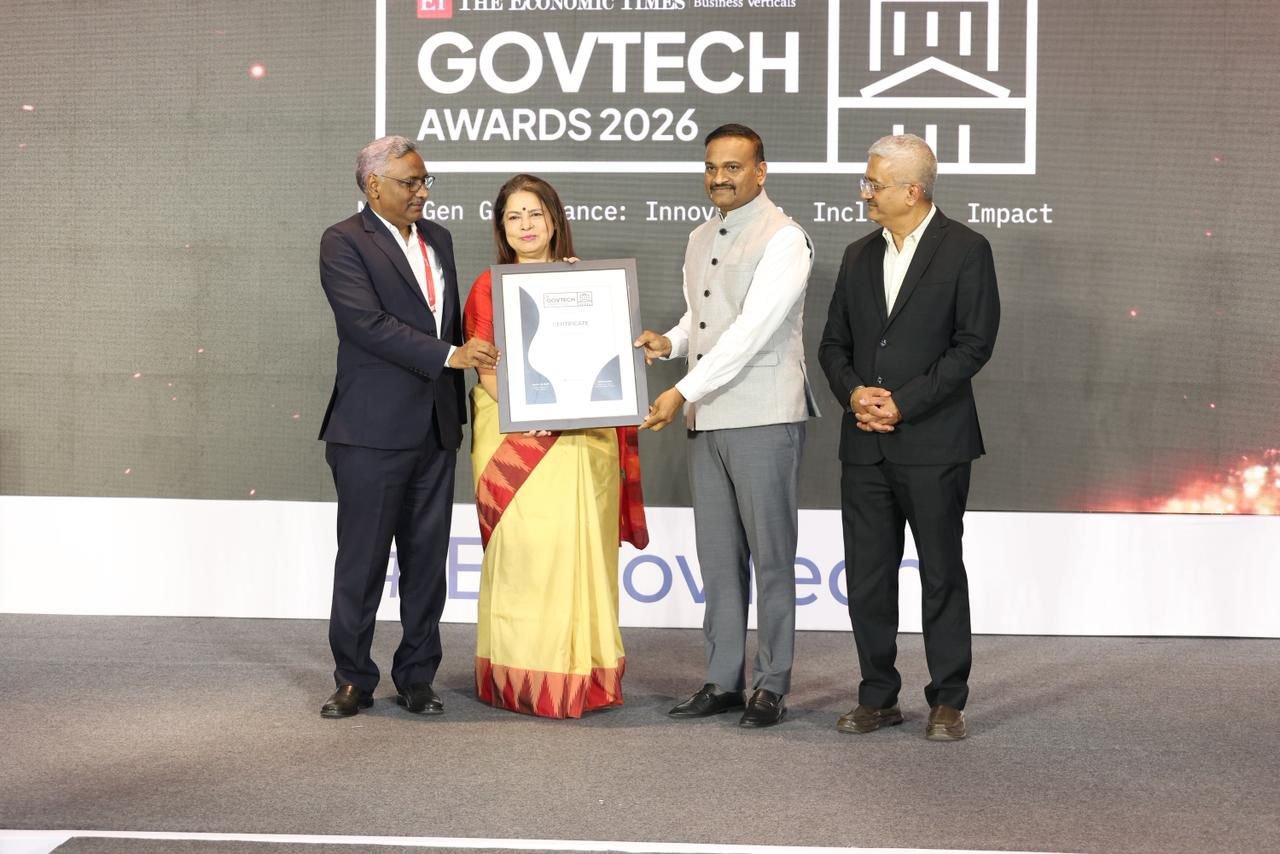 गोवटेक पुरस्कार 2026 समारोह में उत्तर प्रदेश पुलिस की पहल को सम्मानित किया जाता हुआ दृश्य