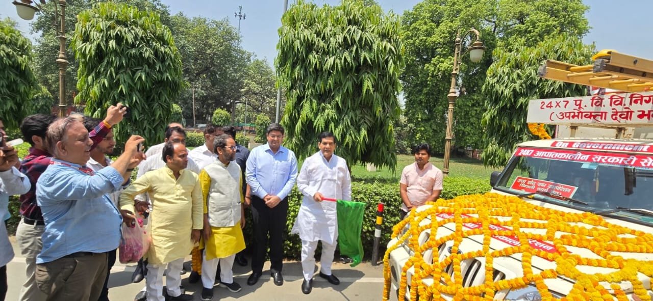 वाराणसी में ऊर्जा मंत्री द्वारा 24x7 आपातकालीन बिजली वैन का उद्घाटन