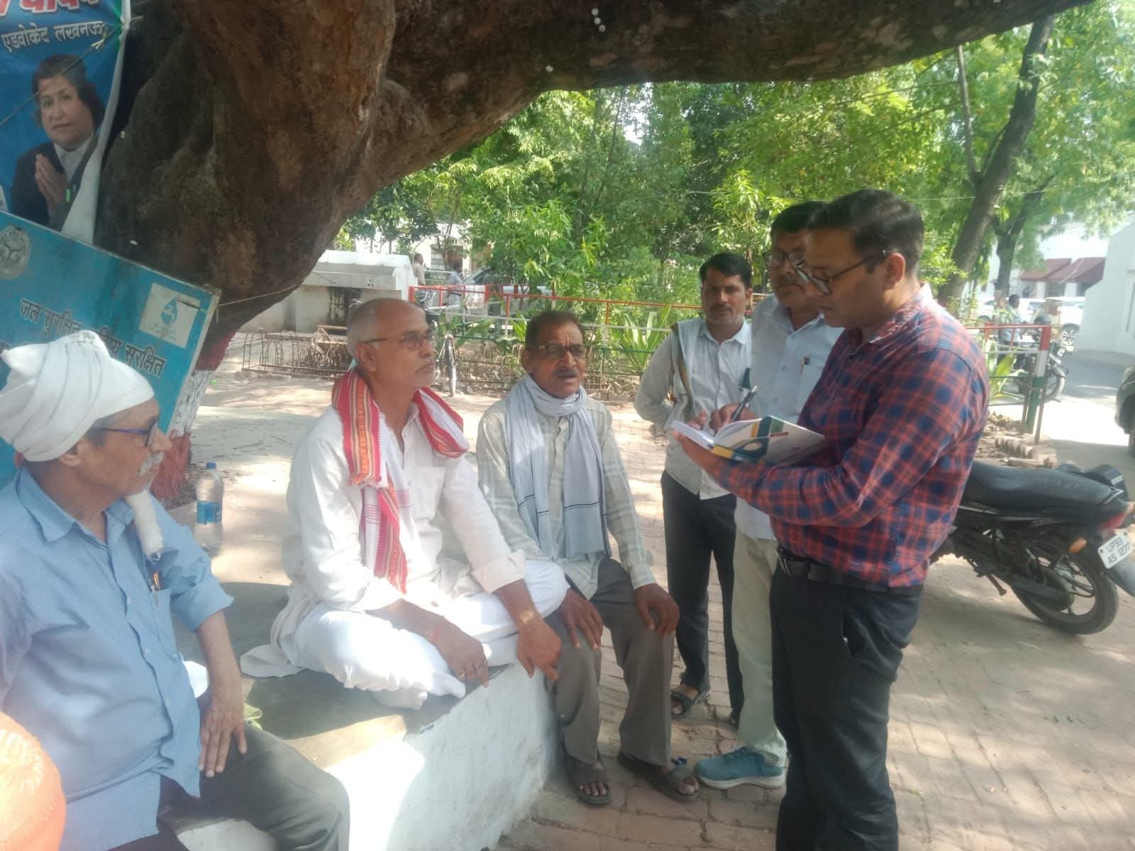 लालगंज में बिजली कटौती के विरोध में किसानों का धरना प्रदर्शन