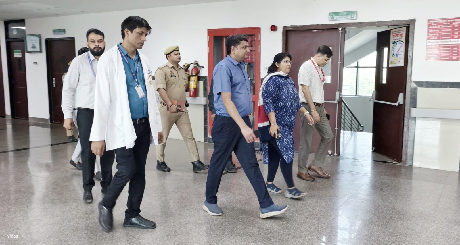 डीएम सरनीत कौर ब्रोका द्वारा एम्स रायबरेली अस्पताल का निरीक्षण
