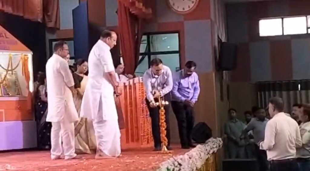 गोरखपुर में शिक्षामित्रों की बढ़ी हुई मानदेय पर कार्यक्रम में CM योगी का संबोधन, रायबरेली समेत जिलों में समानांतर आयोजन