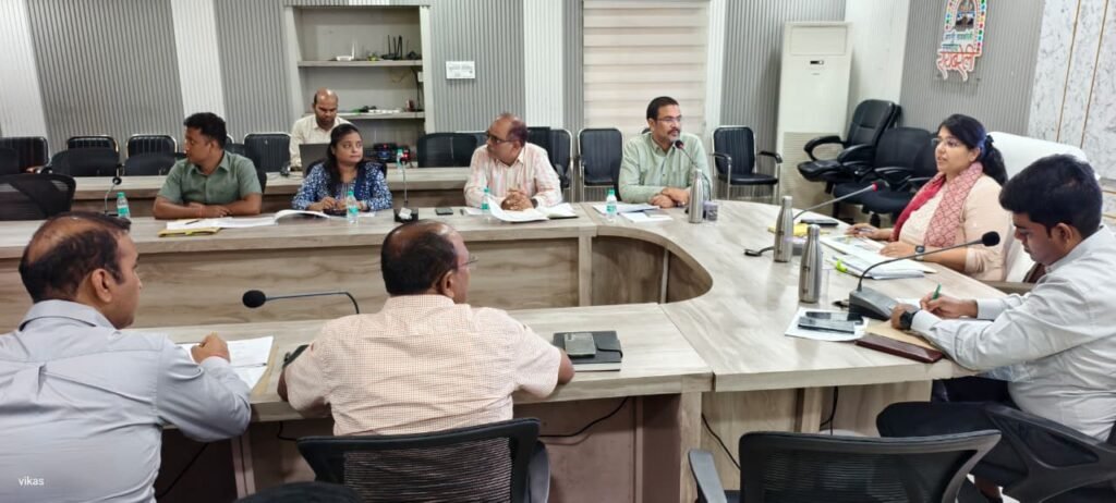 रायबरेली में नगर निकायों के विकास कार्यों की समीक्षा, सौंदर्यीकरण पर जोर