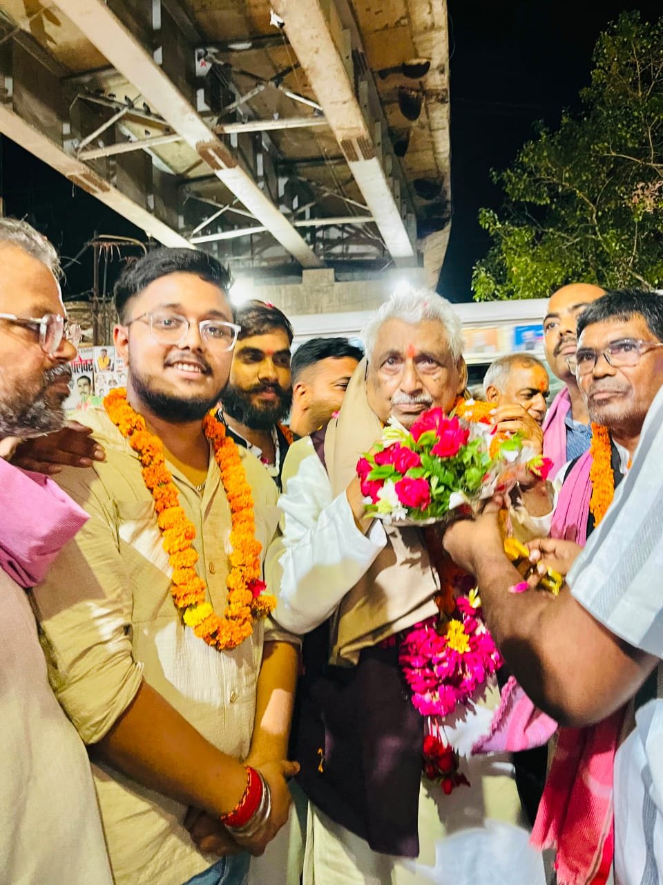 बछरावां में नेता प्रतिपक्ष माता प्रसाद पांडे का समाजवादी पार्टी कार्यकर्ताओं द्वारा स्वागत