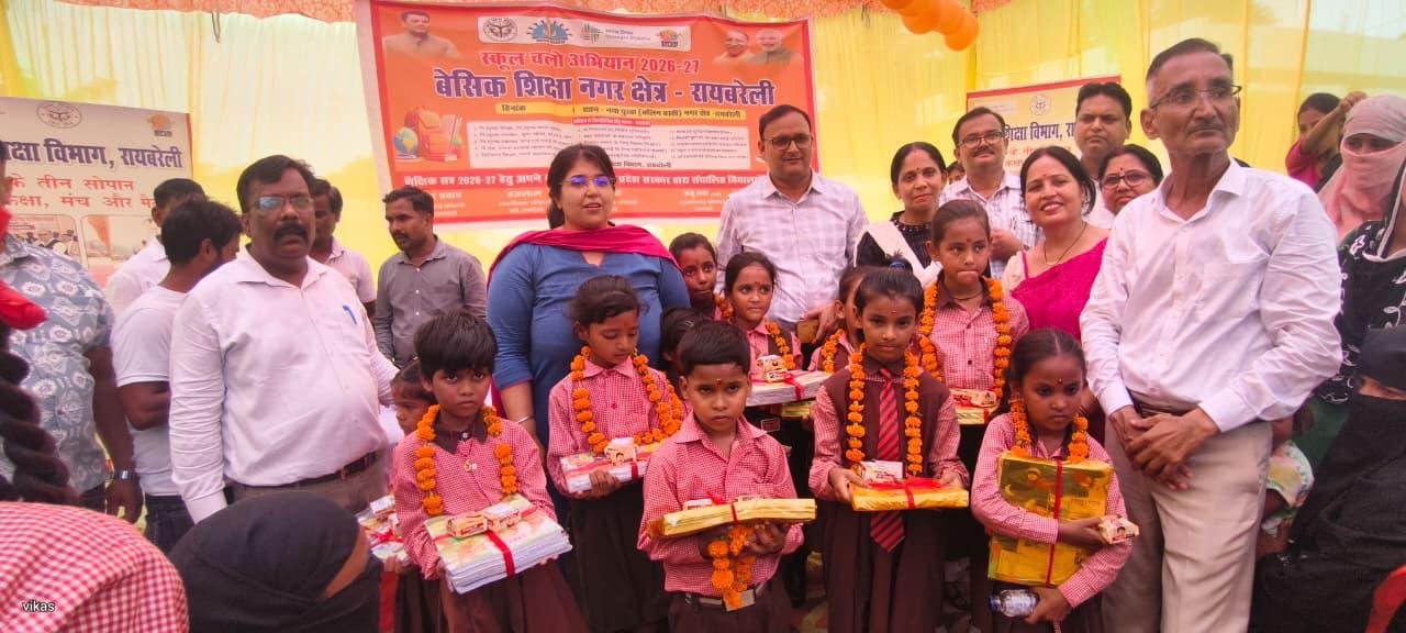रायबरेली में डीएम सरनीत कौर ब्रोका ने ड्रॉपआउट छात्रा का दोबारा विद्यालय में नामांकन कराया