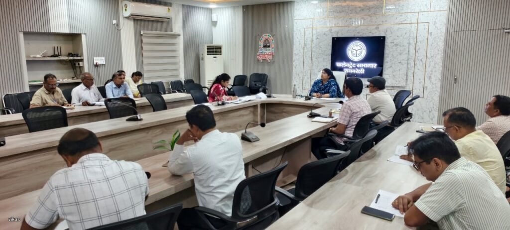 रायबरेली में डीएम सरनीत कौर ब्रोका की अध्यक्षता में जीआईएस आधारित रीजनल प्लान 2051 पर आयोजित बैठक