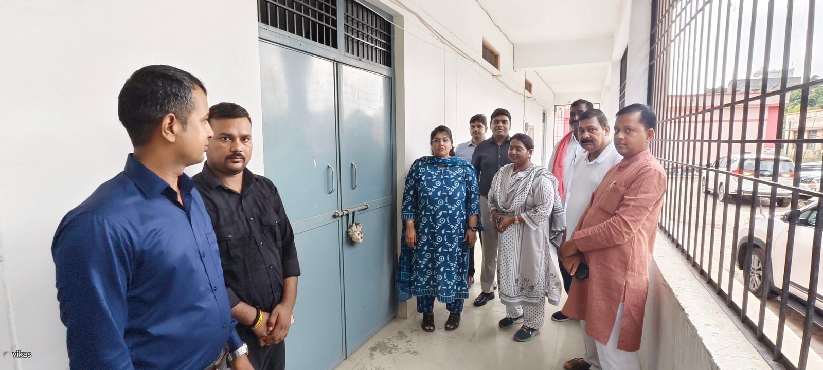 रायबरेली कलेक्ट्रेट स्थित ईवीएम एवं वीवीपैट वेयरहाउस का जिलाधिकारी द्वारा निरीक्षण